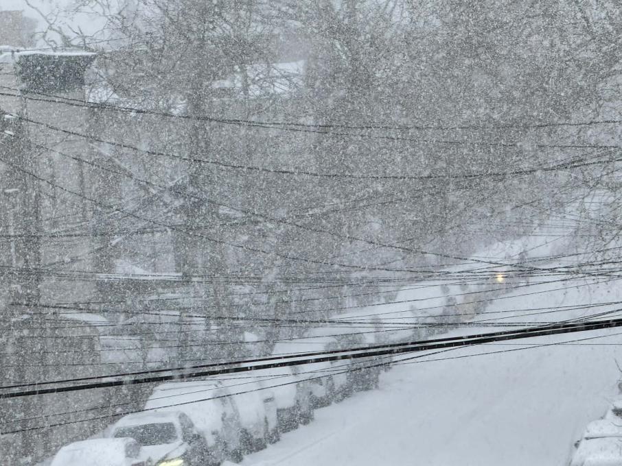 न्युयोर्क सिटीमा हिमआँधी शुरु, एक फिटसम्म हिउँ पर्ने, सोमबार विद्यायल बन्द, सडक यात्रा नगर्न आग्रह